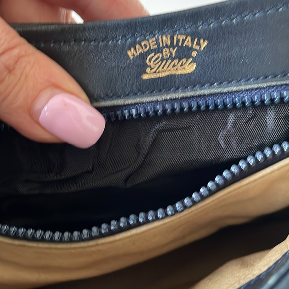 Authentic Gucci Canvas/Leather Shoulder Bag. - Picture 9 of 17